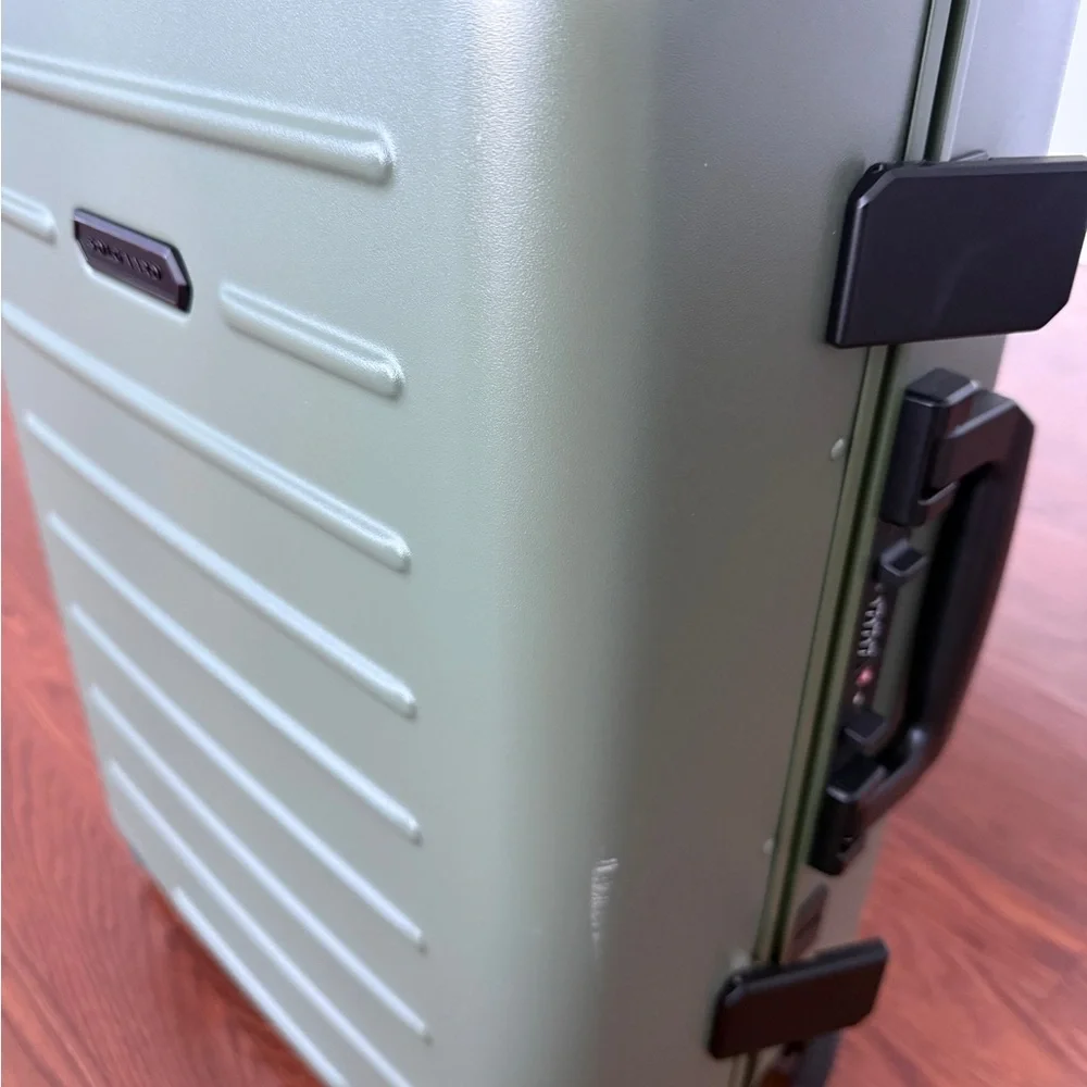 Samsonite Olive Hardshell Luggage Carry on - Picture 2 of 8